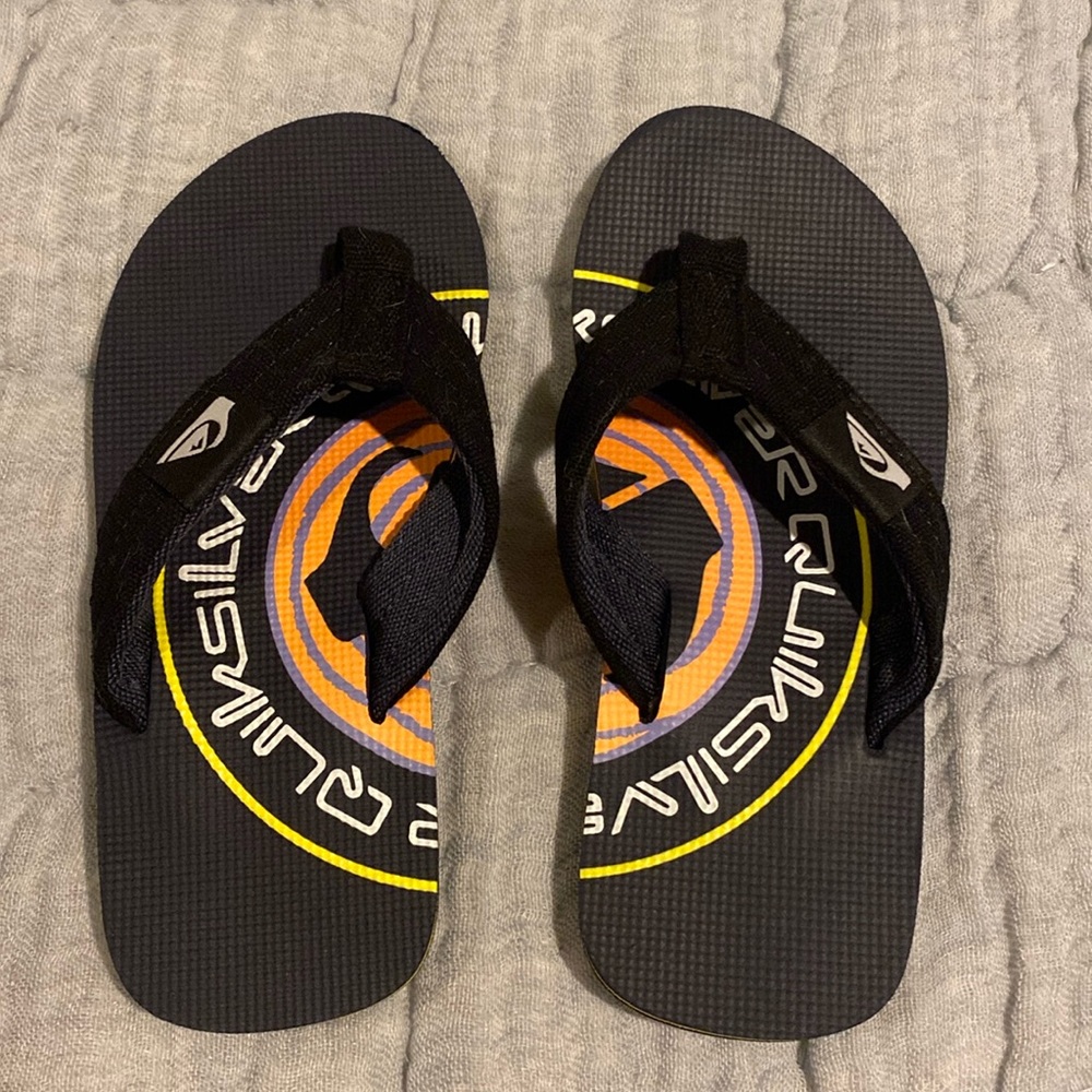 Quiksilver kids flip flops size 1